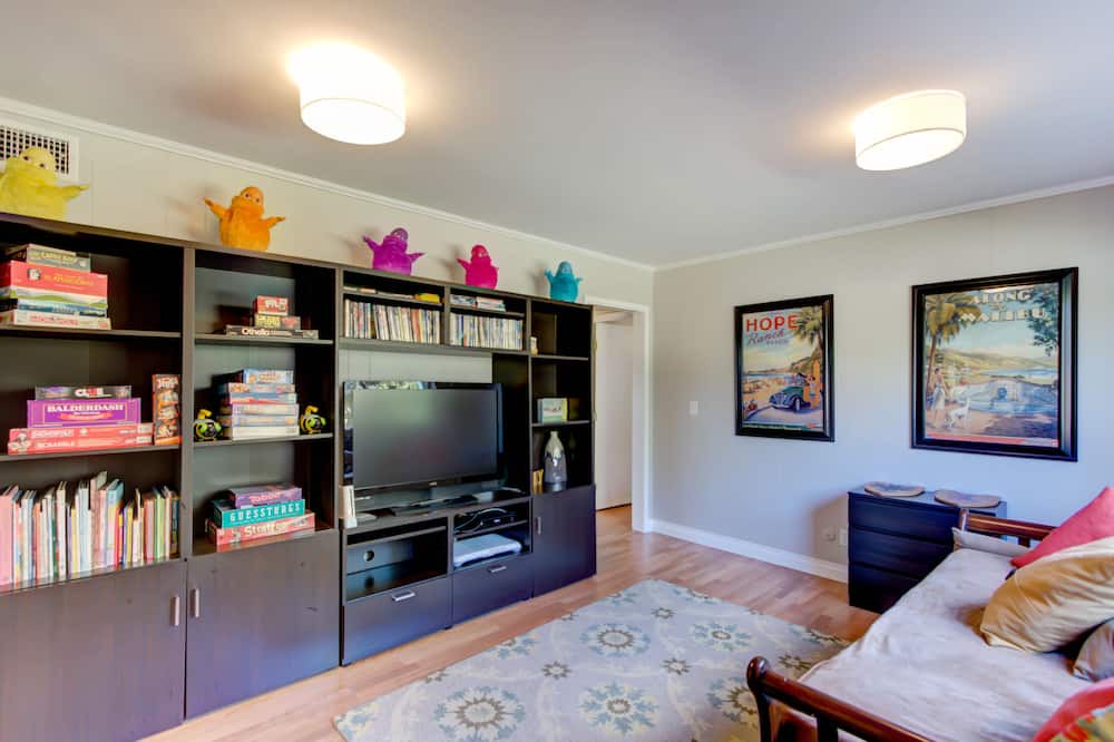 Photo of Livingroom in Southeast Anaheim