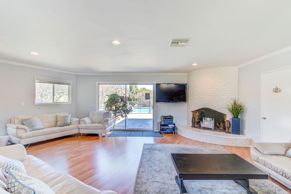 Photo of Livingroom in Southeast Anaheim