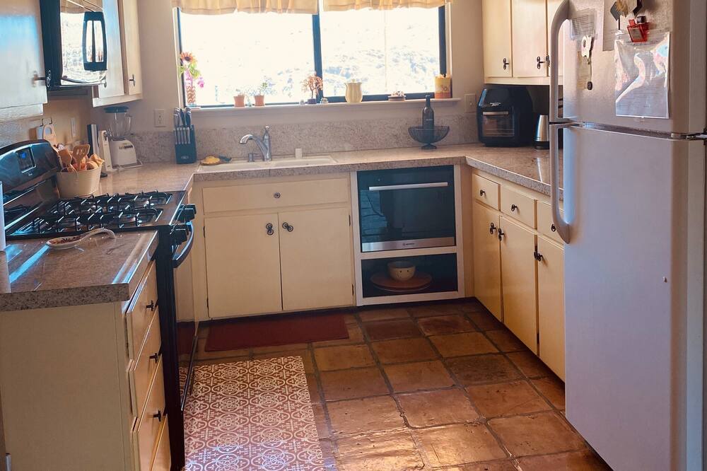 Photo of Kitchen in Cathedral City Cove