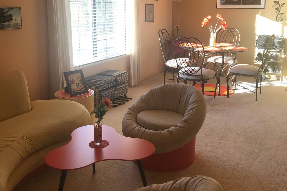 Photo of Livingroom in Cathedral City Cove