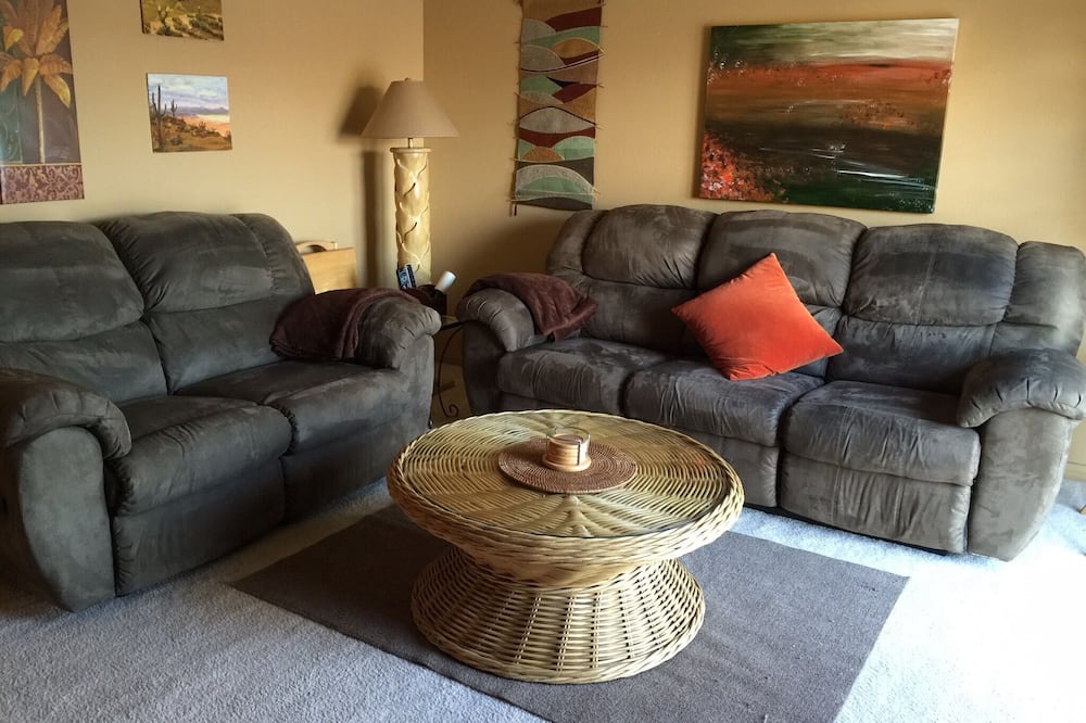 Photo of Livingroom in Cathedral City Cove
