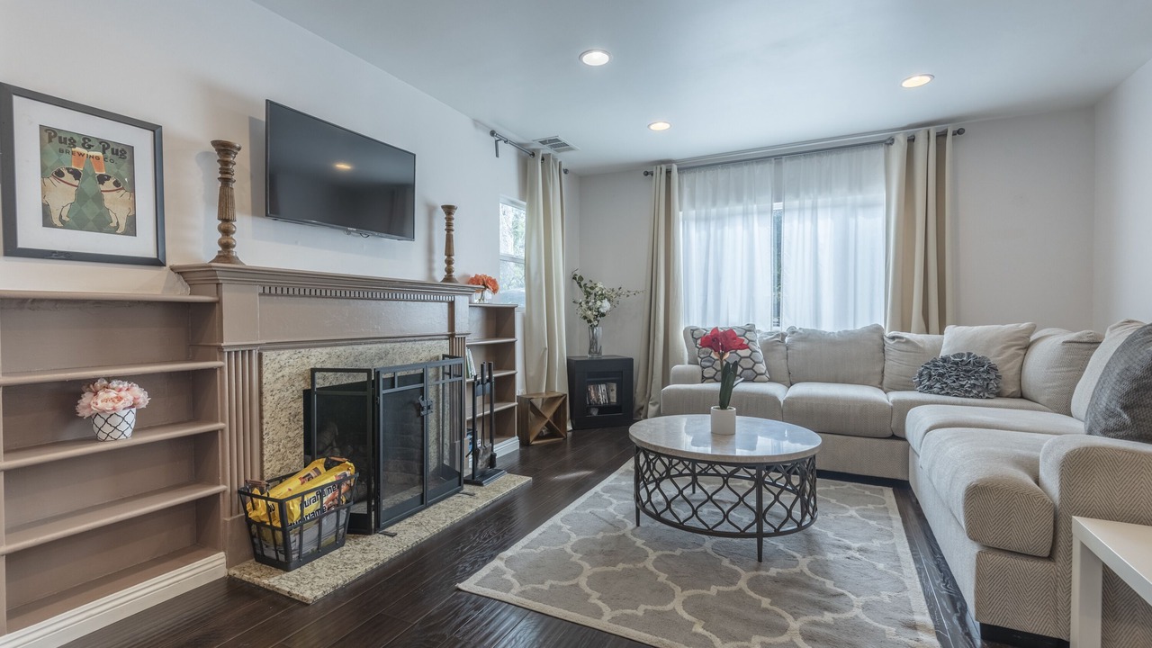 Photo of Livingroom in Altadena