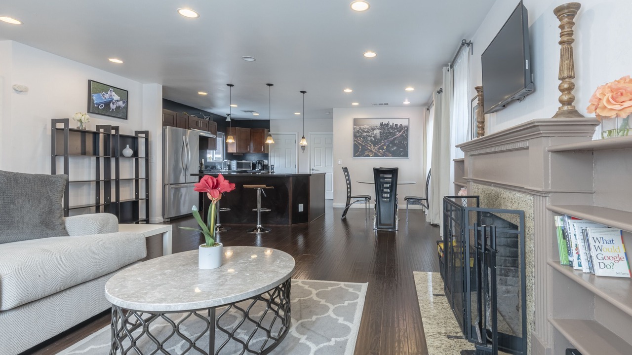 Photo of Livingroom in Altadena