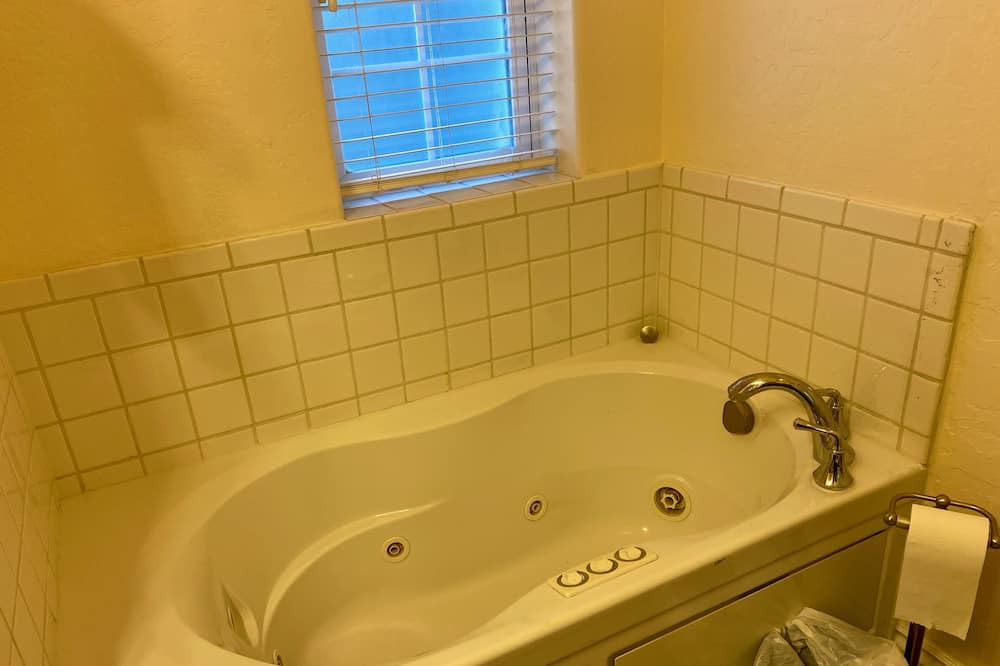 Photo of Bathroom in Whispering Forest