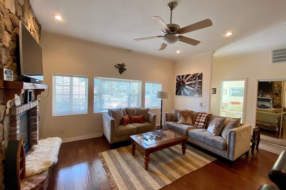 Photo of Livingroom in Whispering Forest