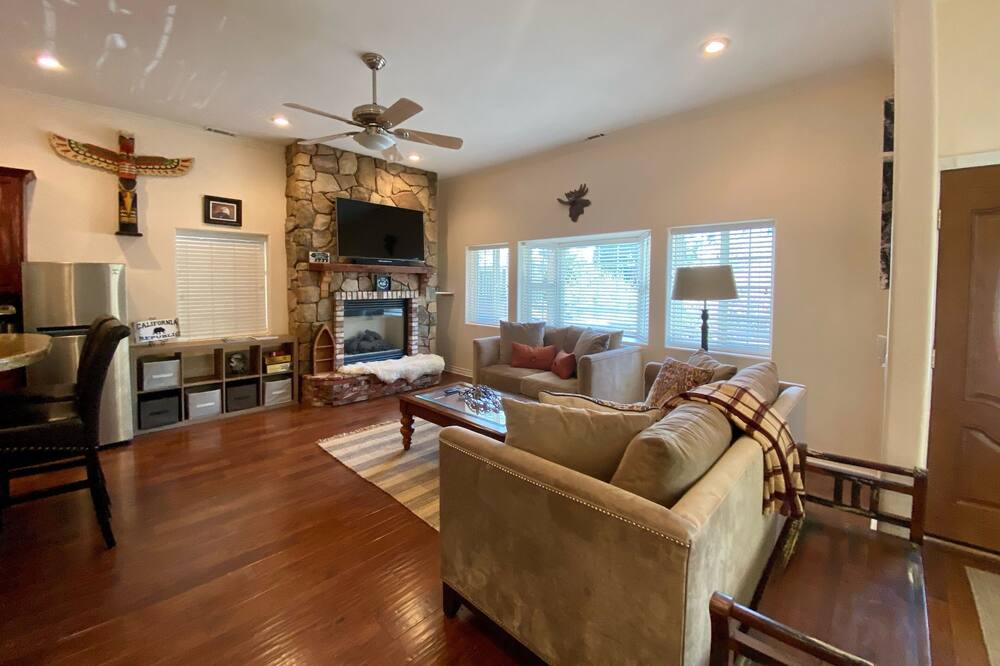 Photo of Livingroom in Whispering Forest