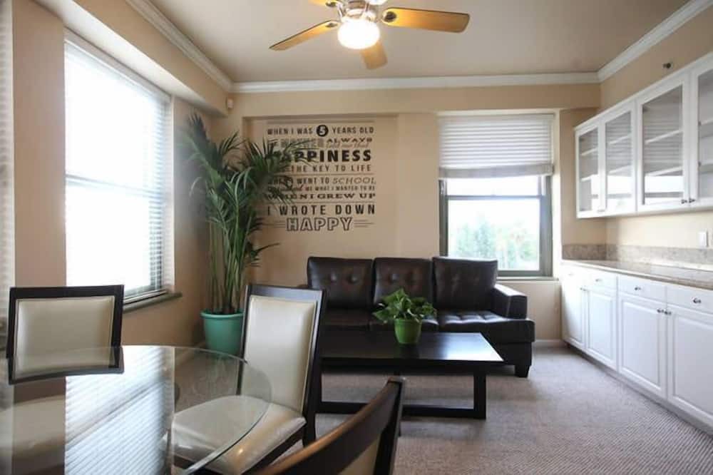 Photo of Livingroom in Anaheim Colony Historic District
