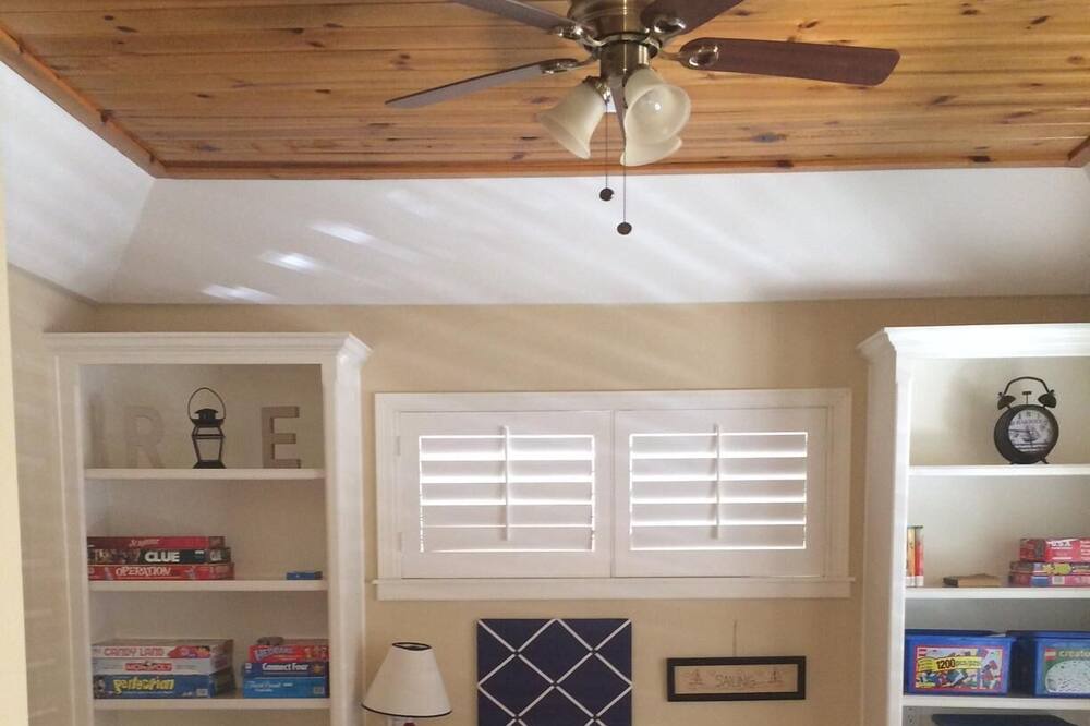 Photo of Bedroom in Canyon Lake