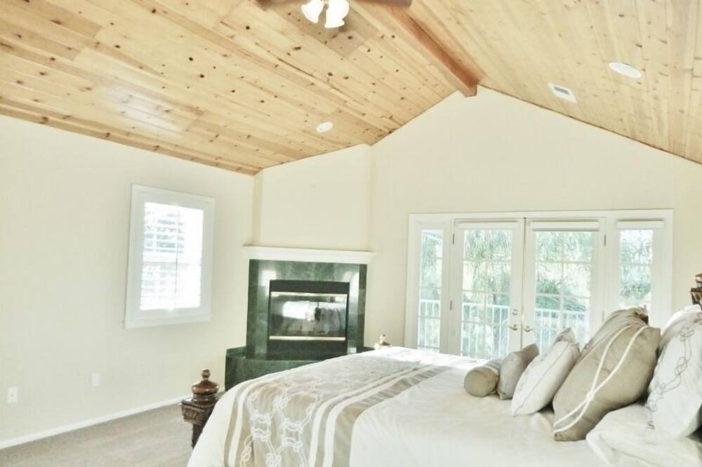 Photo of Bedroom in Canyon Lake