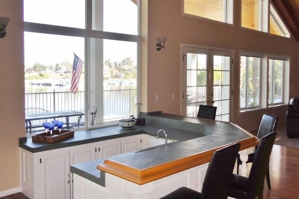 Photo of Kitchen in Canyon Lake