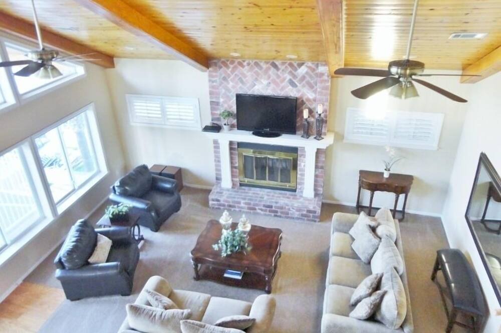 Photo of Livingroom in Canyon Lake