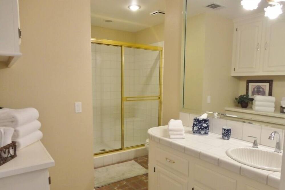 Photo of Bathroom in Canyon Lake
