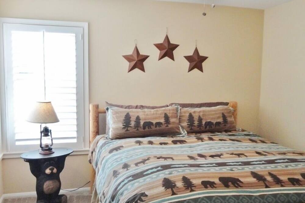 Photo of Bedroom in Canyon Lake