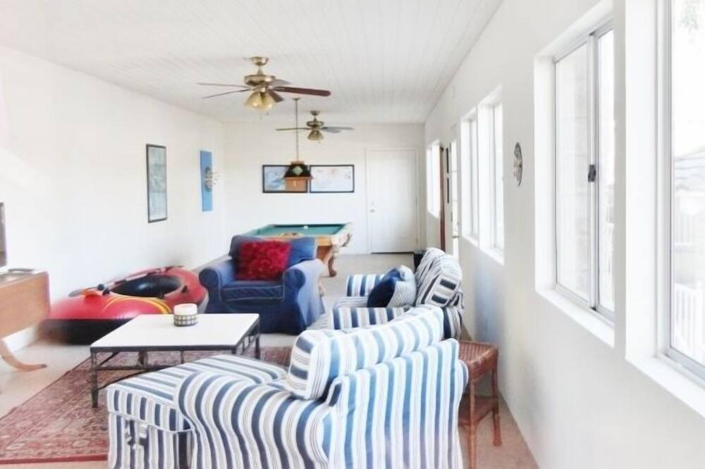Photo of Livingroom in Canyon Lake