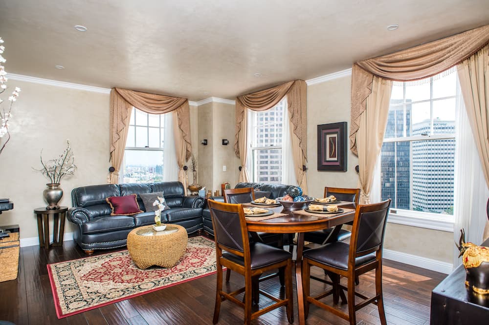 Photo of Livingroom in Cortez Hill