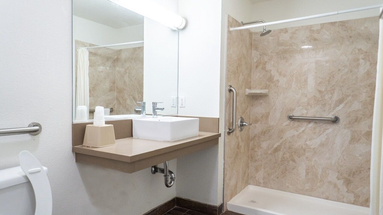 Photo of Bathroom in Maywood