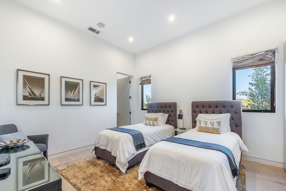 Photo of Bedroom in Greater Wilshire - Hancock Park