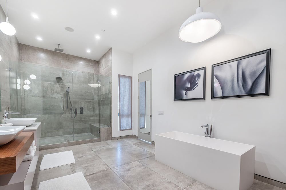 Photo of Bathroom in Greater Wilshire - Hancock Park