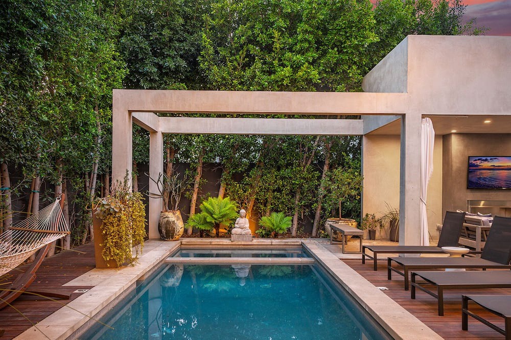 Photo of Outdoor in Greater Wilshire - Hancock Park