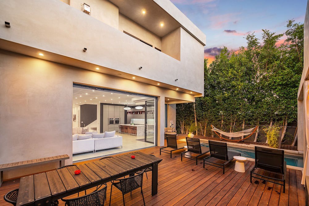 Photo of Patio Balcony in Greater Wilshire - Hancock Park