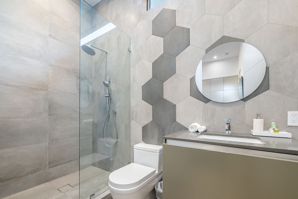 Photo of Bathroom in Greater Wilshire - Hancock Park