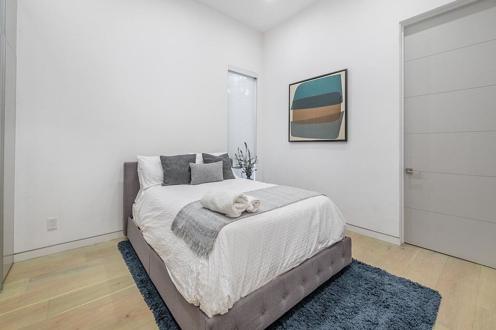 Photo of Bedroom in Greater Wilshire - Hancock Park