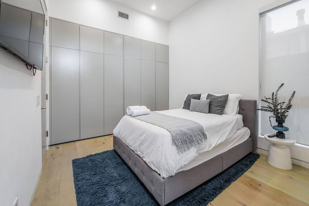 Photo of Bedroom in Greater Wilshire - Hancock Park