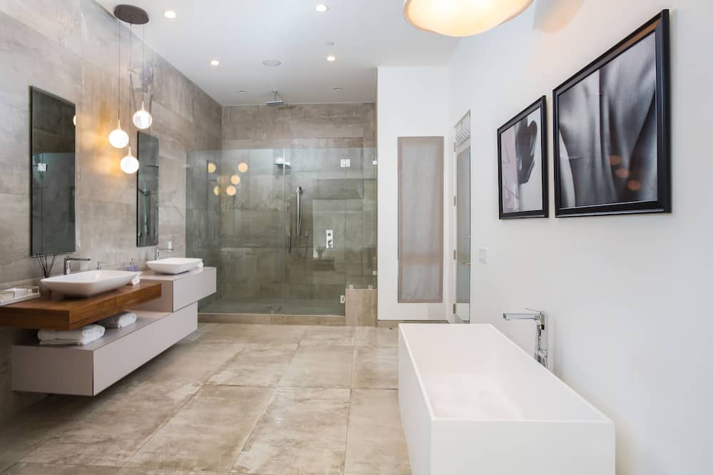 Photo of Bathroom in Greater Wilshire - Hancock Park