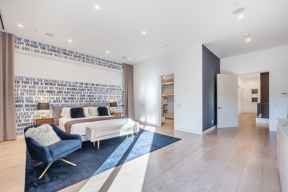 Photo of Livingroom in Greater Wilshire - Hancock Park