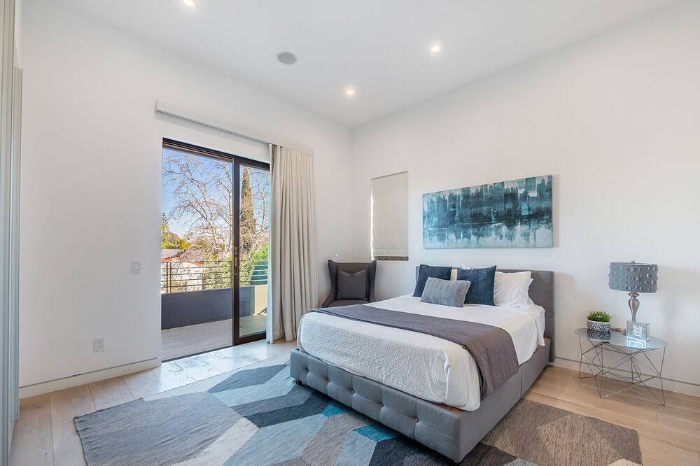 Photo of Bedroom in Greater Wilshire - Hancock Park