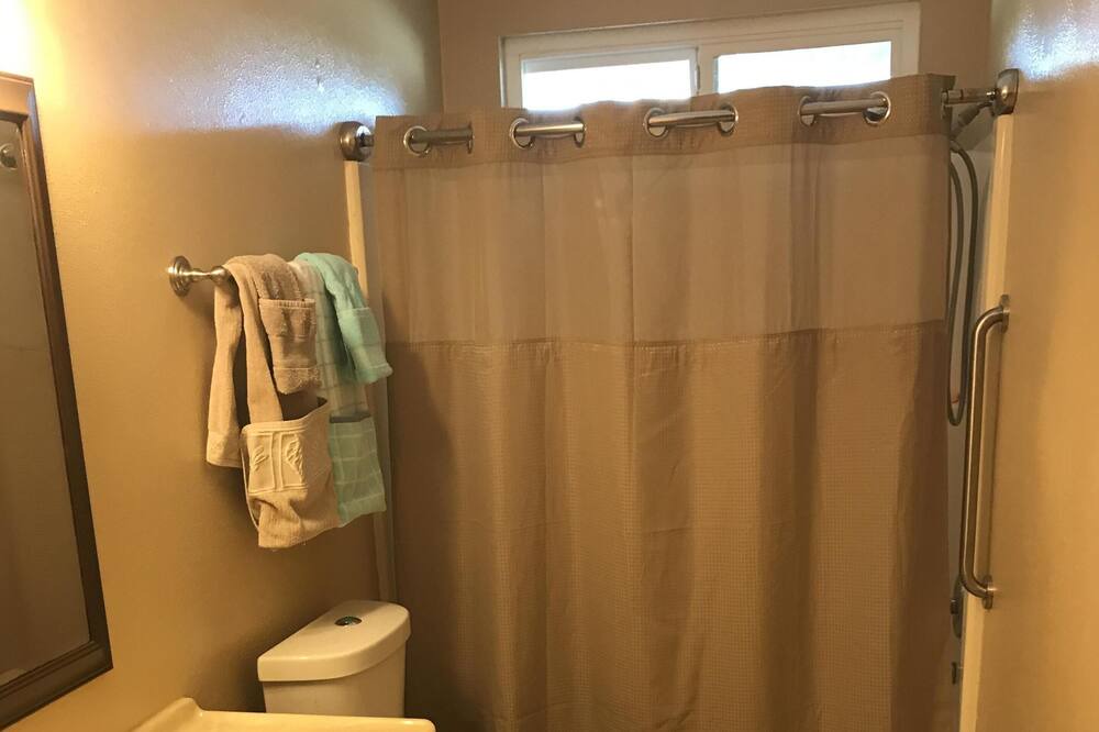 Photo of Bathroom in Woodcrest