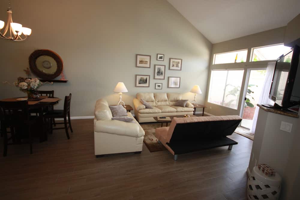 Photo of Livingroom in San Juan Capistrano