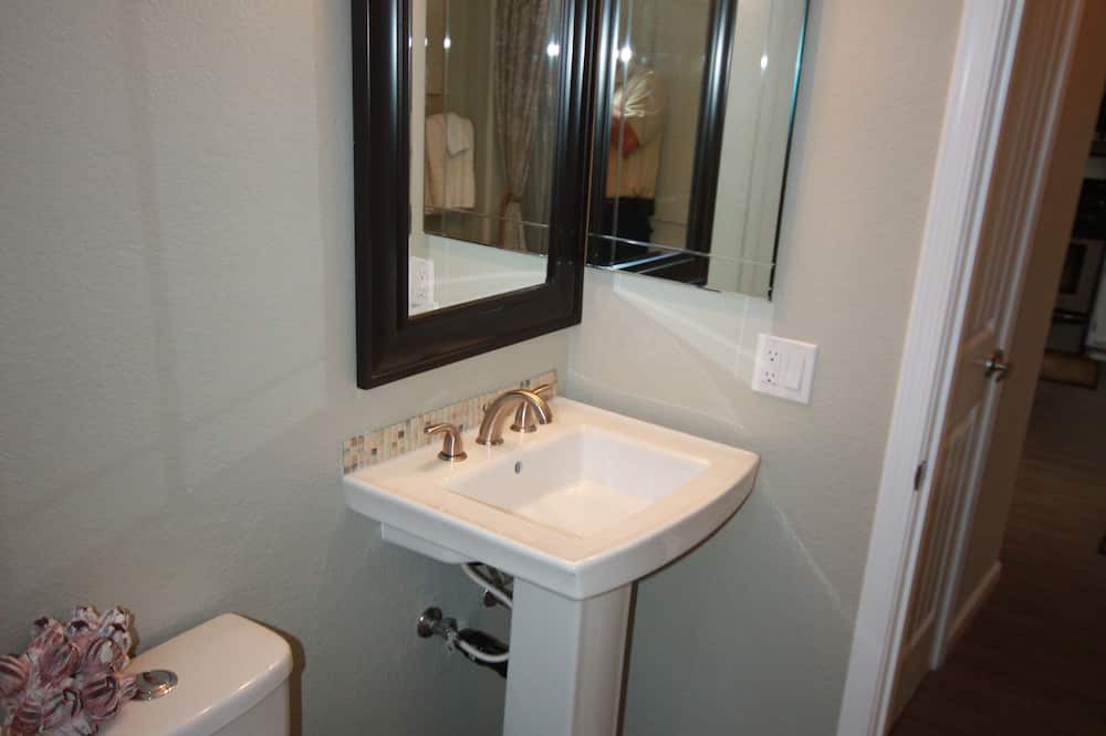 Photo of Bathroom in San Juan Capistrano