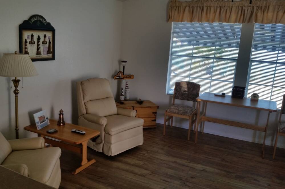 Photo of Livingroom in Havasu Lake