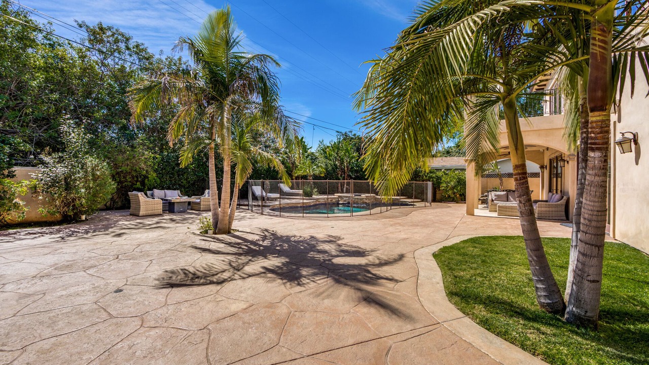 Photo of Outdoor in Valley Glen