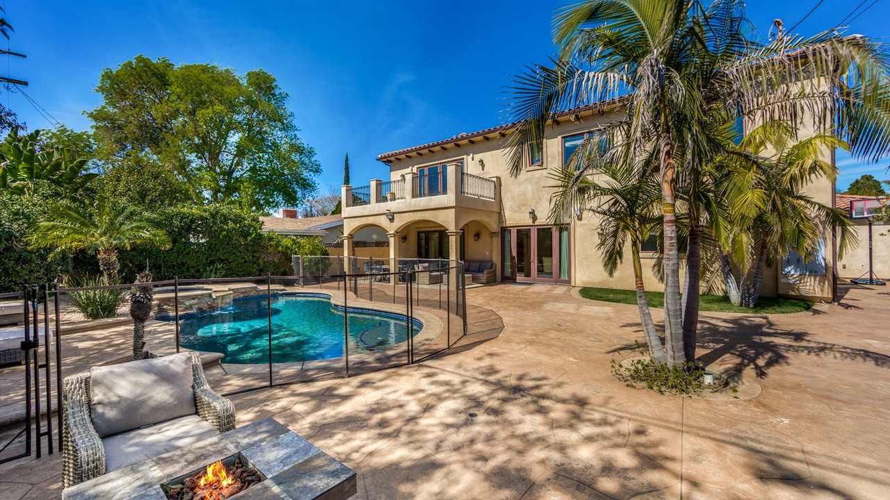 Photo of Outdoor in Valley Glen