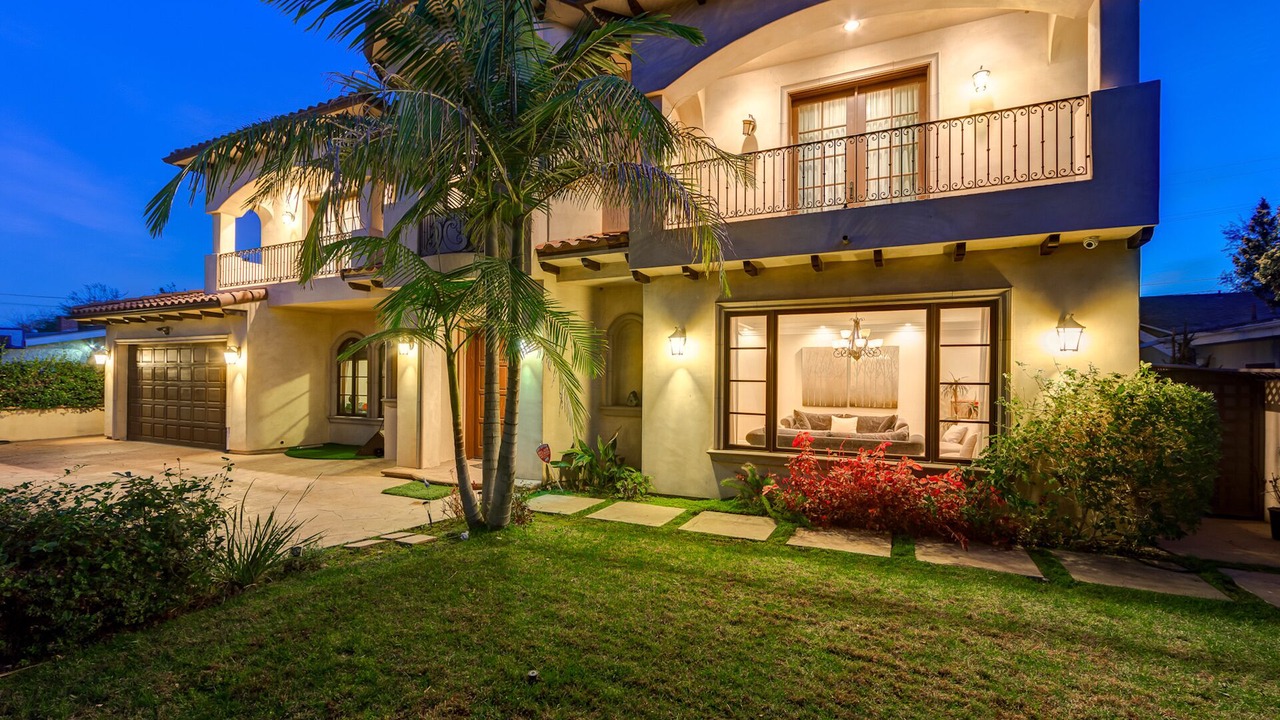 Photo of Outdoor in Valley Glen
