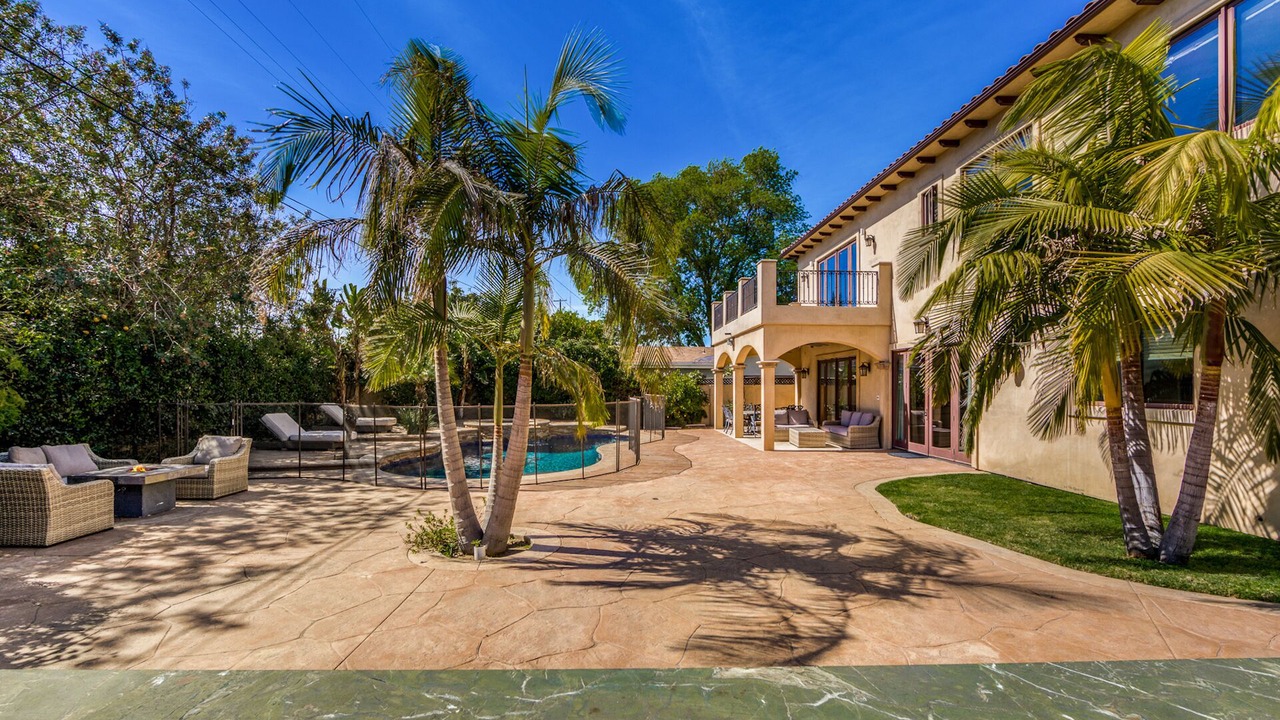 Photo of Outdoor in Valley Glen