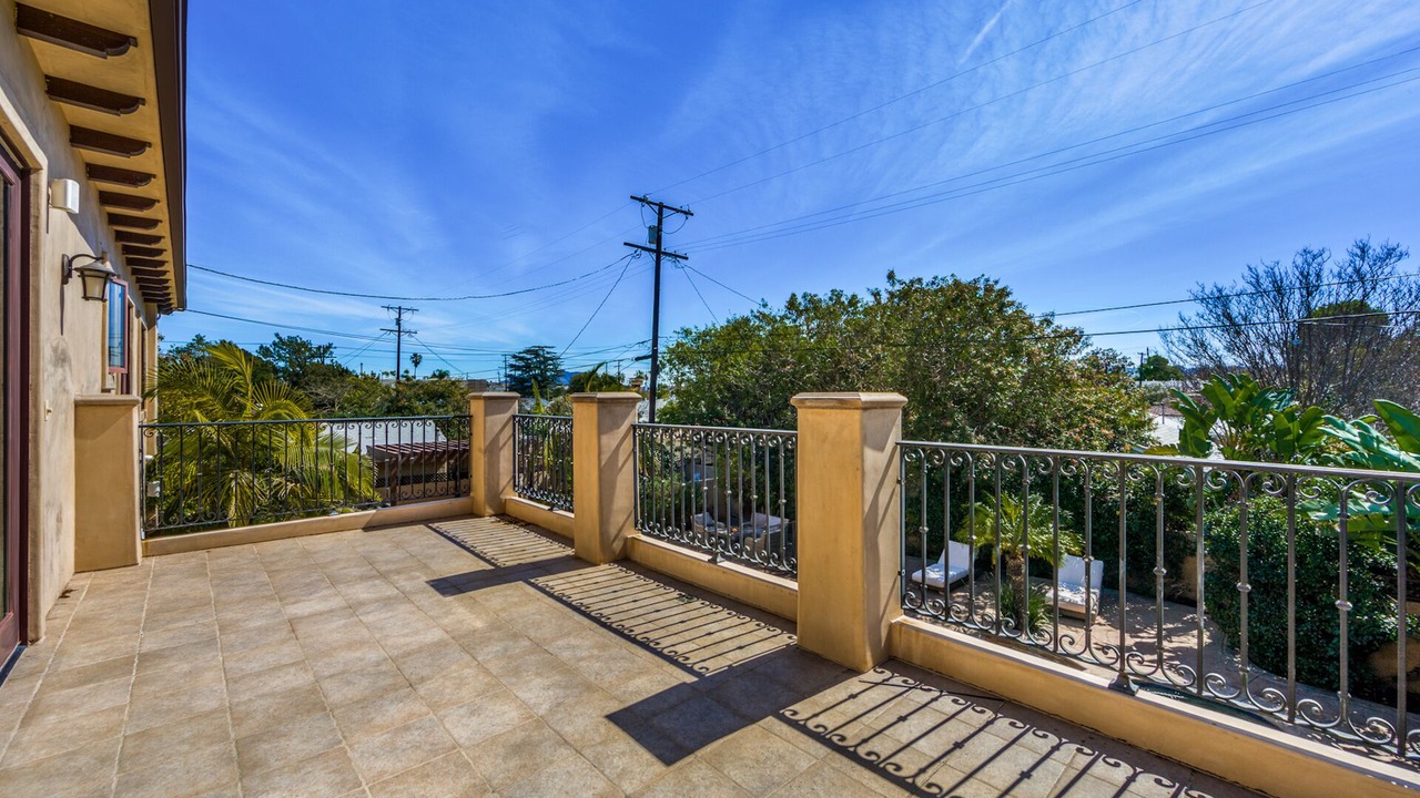 Photo of Patio Balcony in Valley Glen
