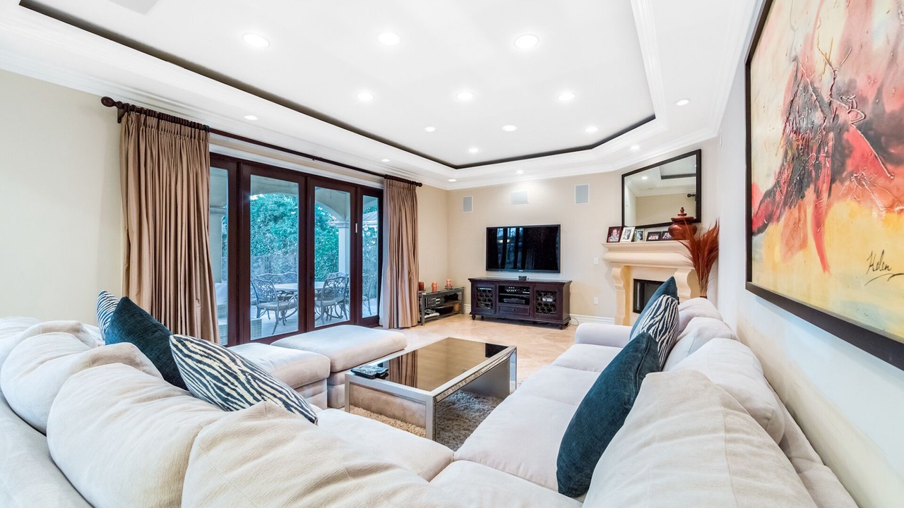 Photo of Livingroom in Valley Glen