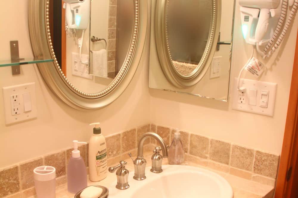 Photo of Bathroom in Marina Peninsula