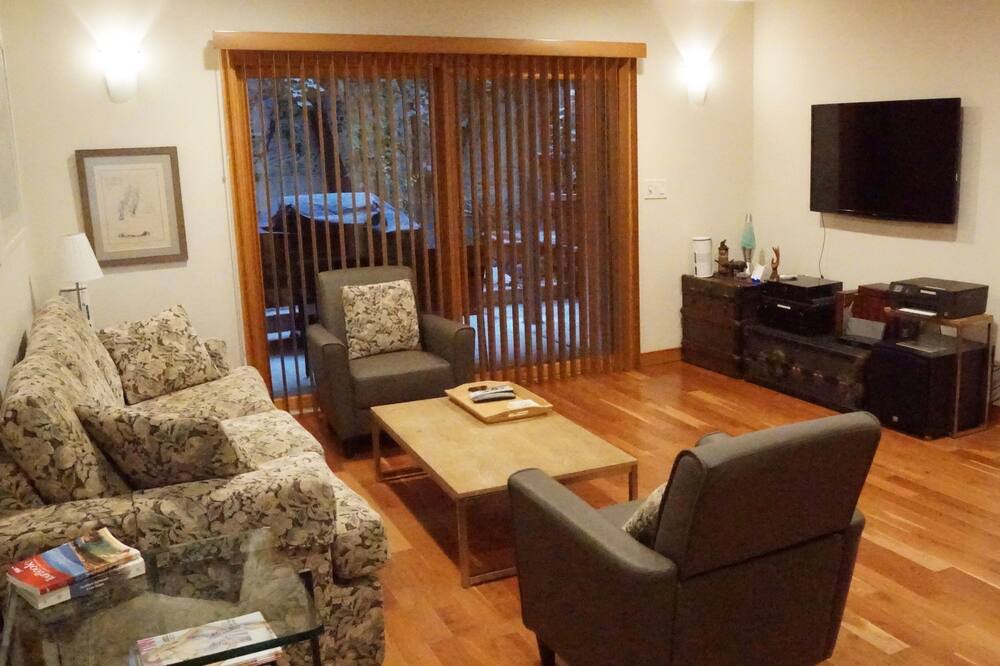 Photo of Livingroom in Marina Peninsula