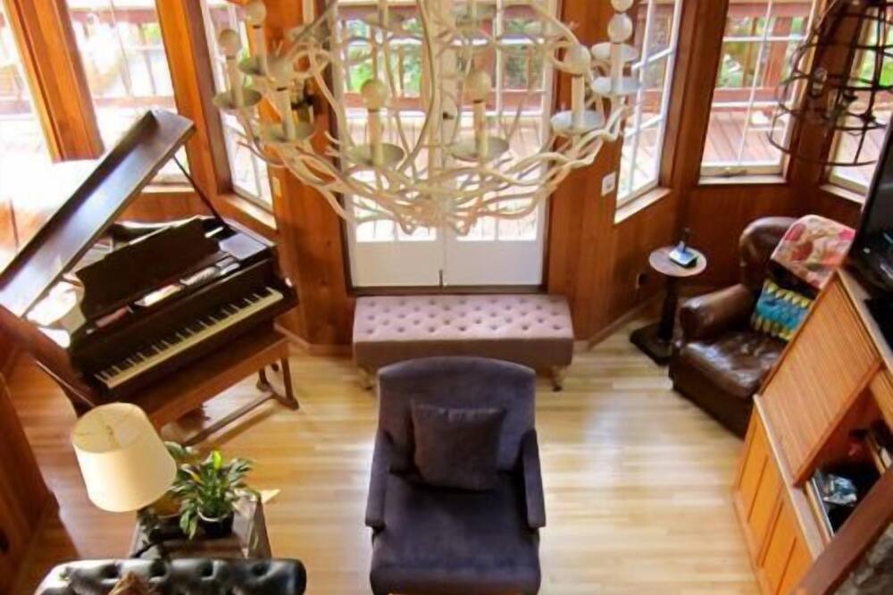 Photo of Patio Balcony in Point Reyes Station