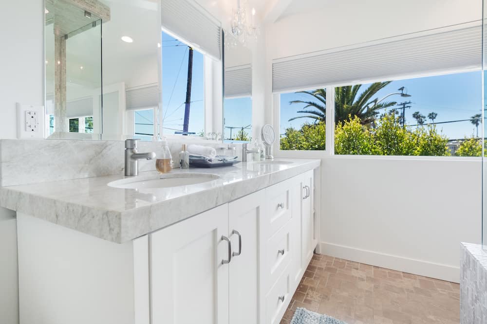 Photo of Bathroom in Eastern Malibu