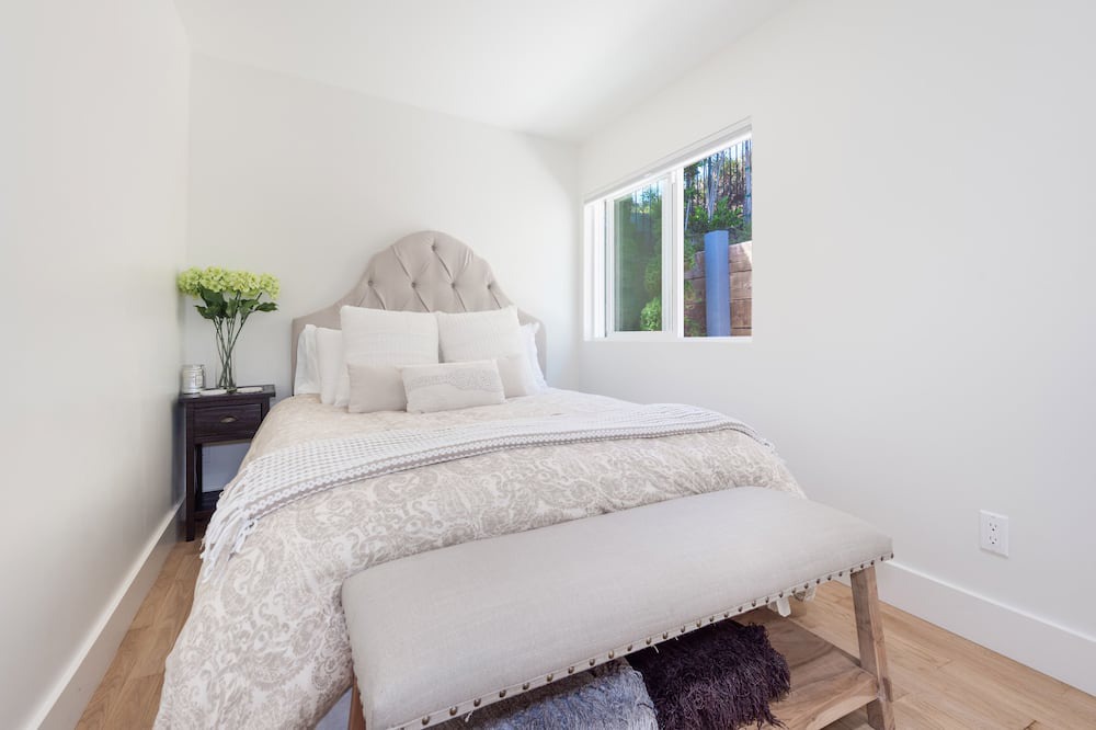 Photo of Bedroom in Eastern Malibu