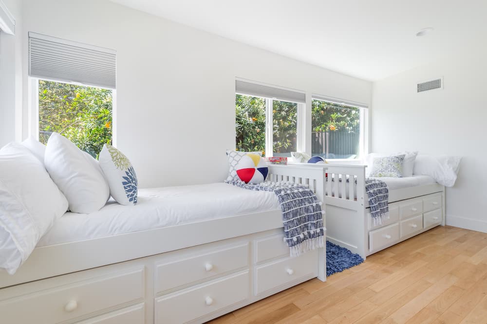 Photo of Bedroom in Eastern Malibu