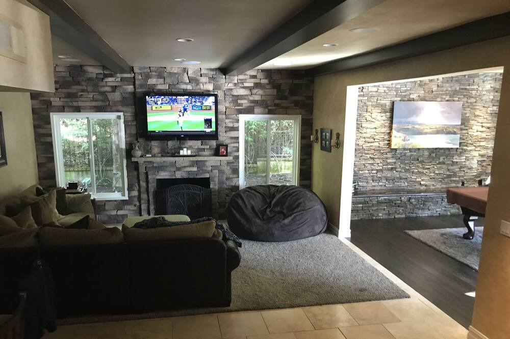 Photo of Bedroom in Laguna Niguel