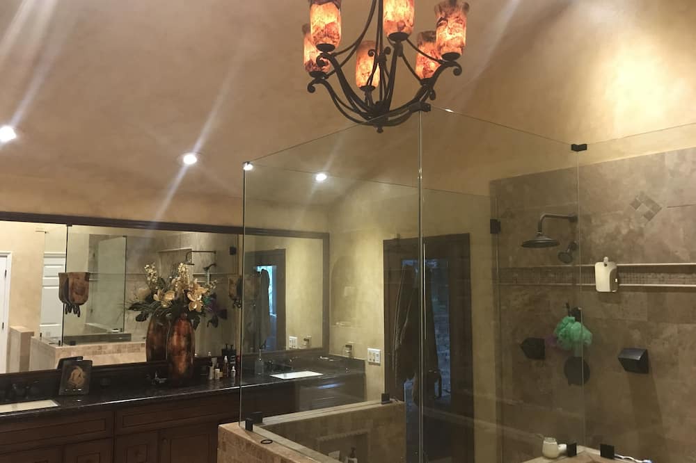 Photo of Bathroom in Laguna Niguel