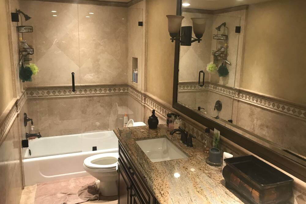 Photo of Bathroom in Laguna Niguel