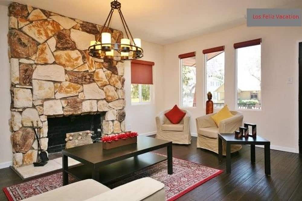 Photo of Livingroom in Los Feliz